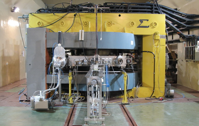 AIC-144 cyclotron